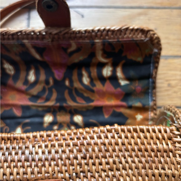 Crossbody Rattan Purse - Picture 5 of 6